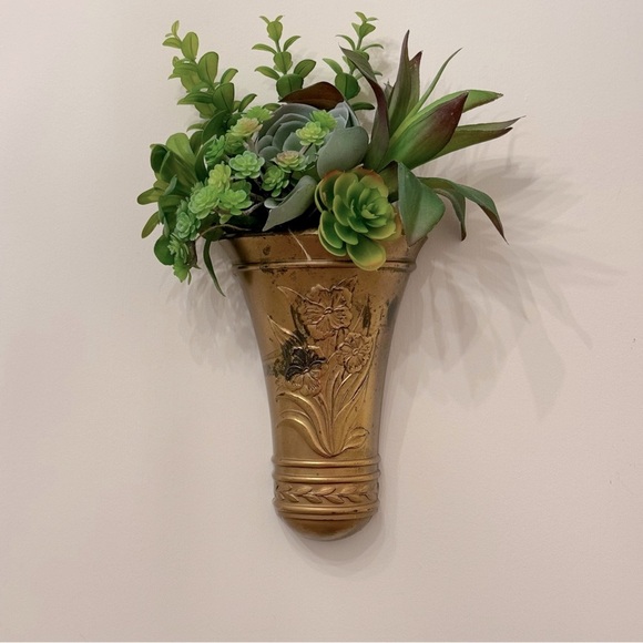 Homco Home Interiors Wall Pockets Goldtone  Embossed Vases 1985
, 9-1/2" Tall - Picture 4 of 8